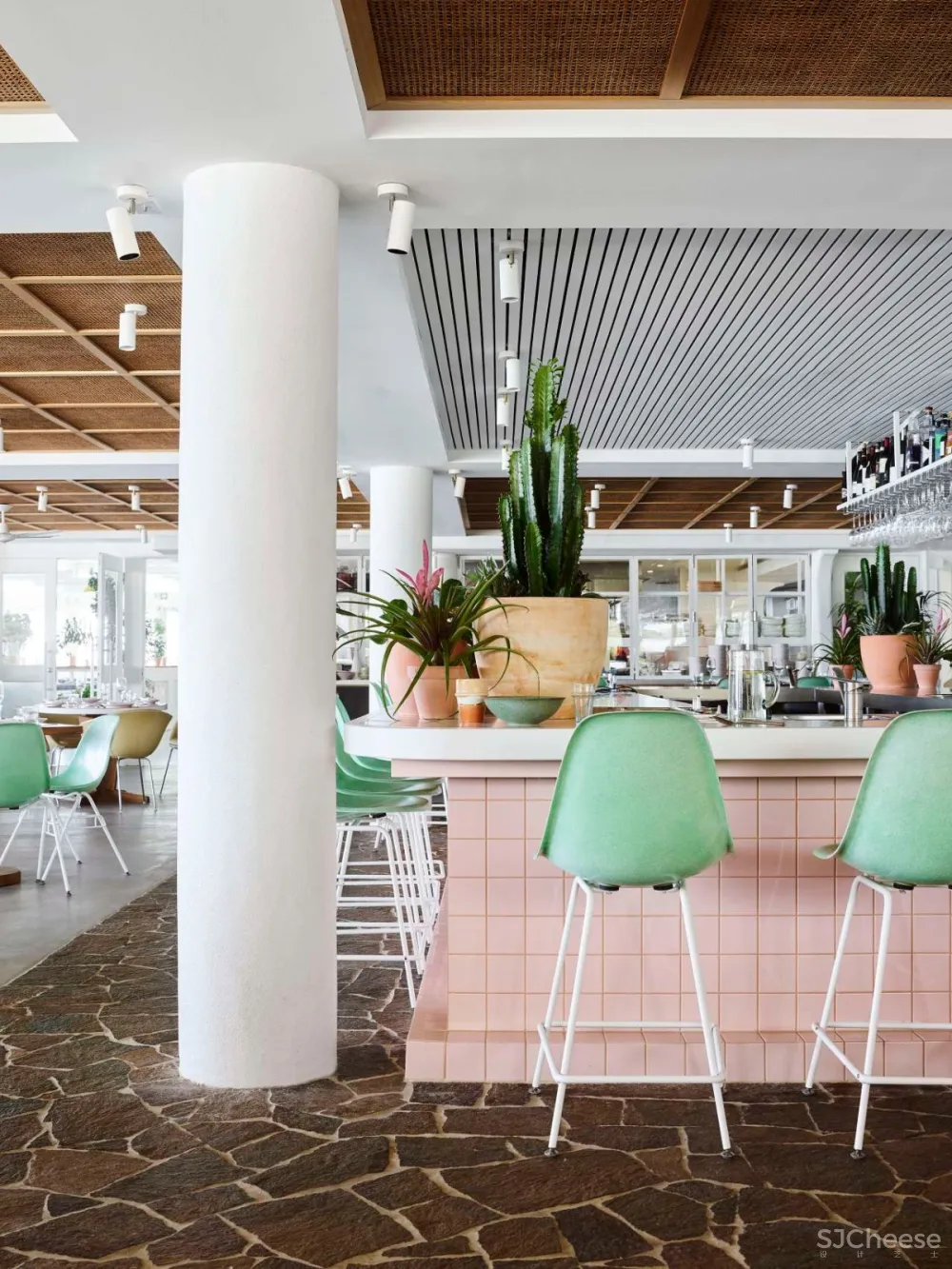 首发 | 澳大利亚黄金海岸上悠闲怀旧的Burleigh餐厅