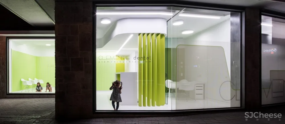 首发 | LANDÍNEZ+REY:马德里明亮绿色牙科诊所