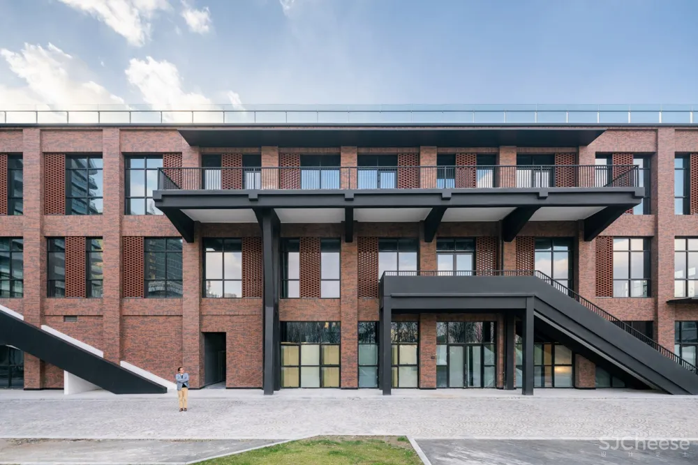 上海滨江道办公楼 / HPP Architects