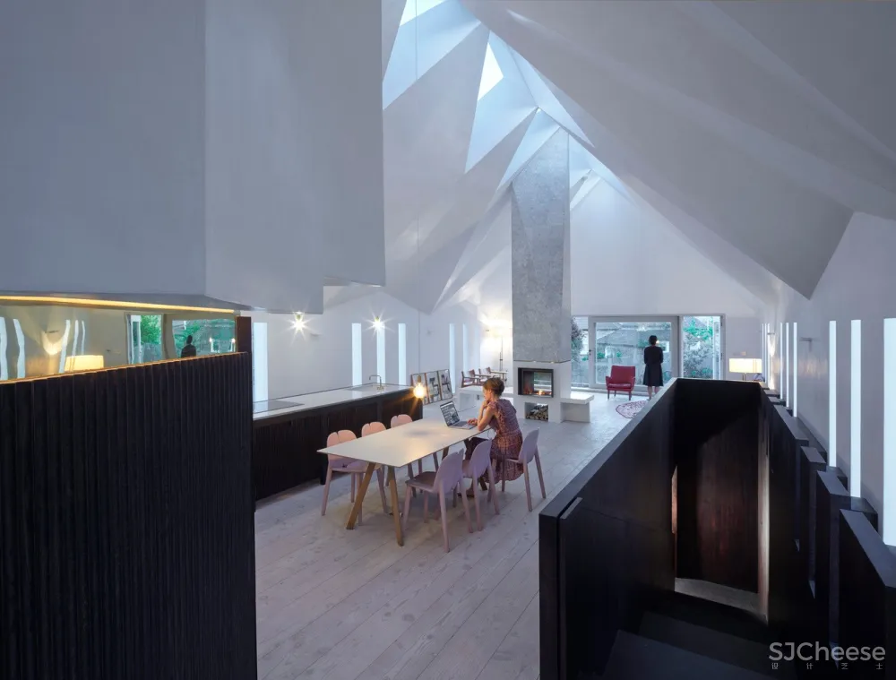 小教堂住宅 “Chapel” /Craftworks