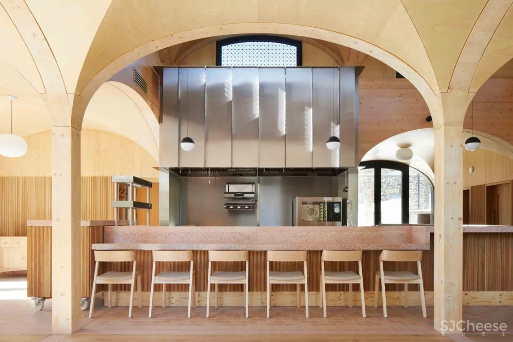 首发 | Morris+Company:充满阳光的拱形轻木餐厅
