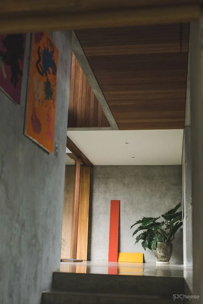 巴厘岛私宅,混凝土与木融入自然风景 / Patishandika