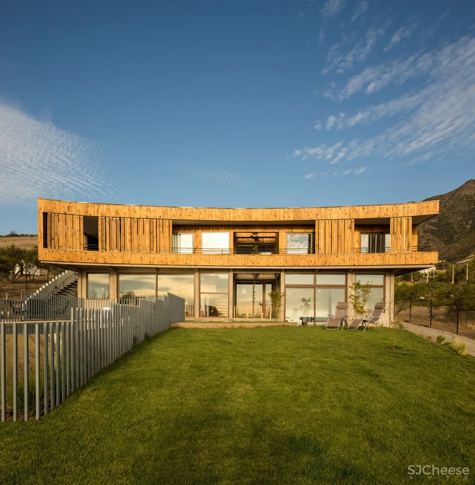 Biourban Arquitectos:橡木色住宅 H.D. House