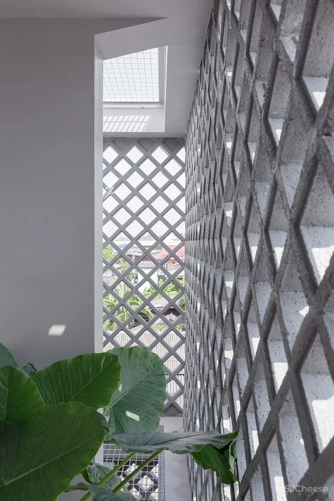 泰国镂空混凝土砖住宅 / all(zone)