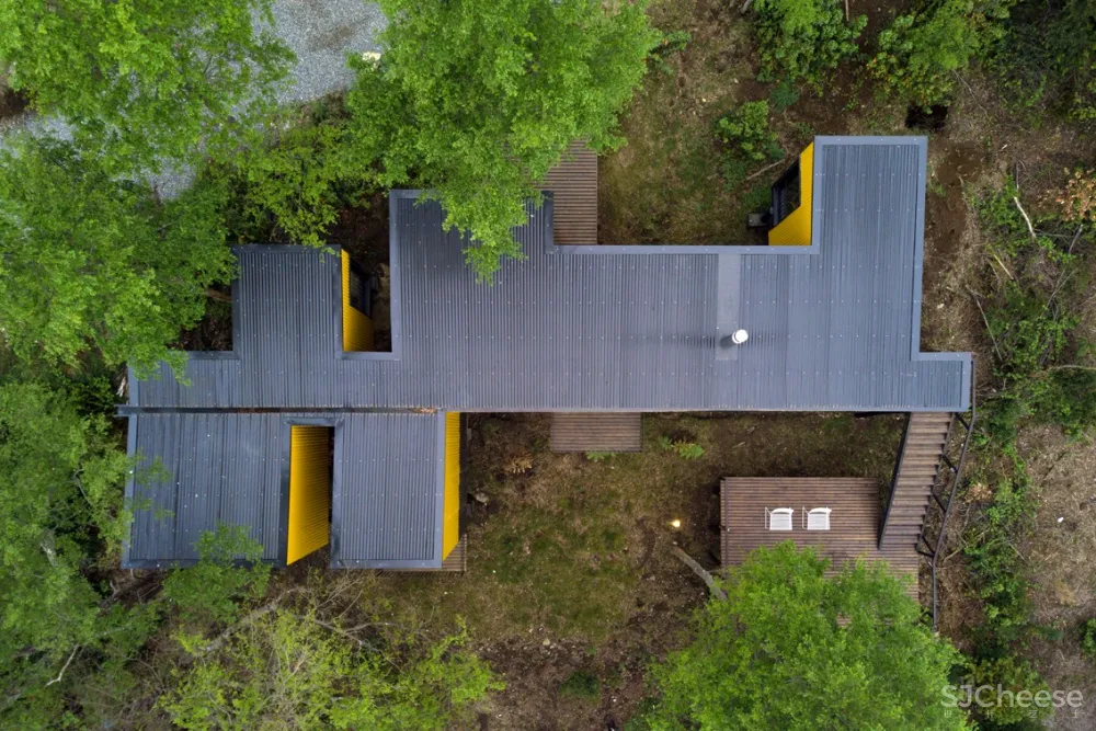 最新 | Alejandro Soffia:黄色屋子