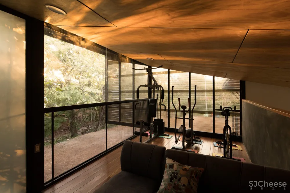 Arkosis：传统房屋改造实用住宅 La Garita House