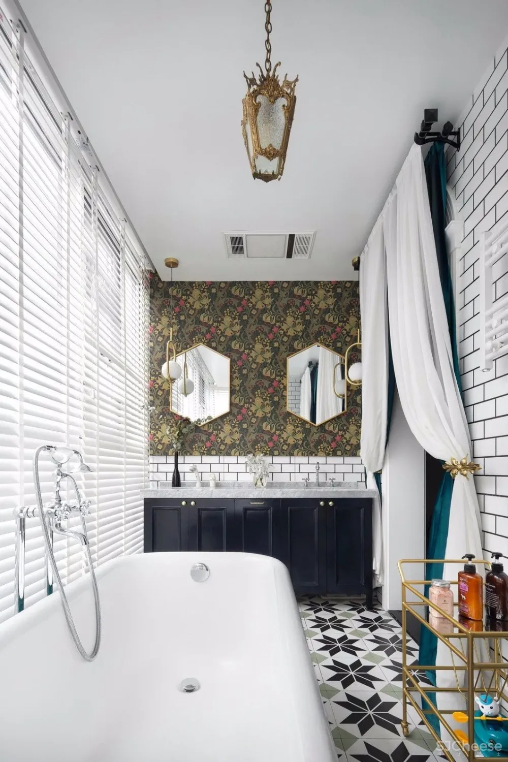 310㎡ 顶层洋房丨在这里养花、聚餐,美极了