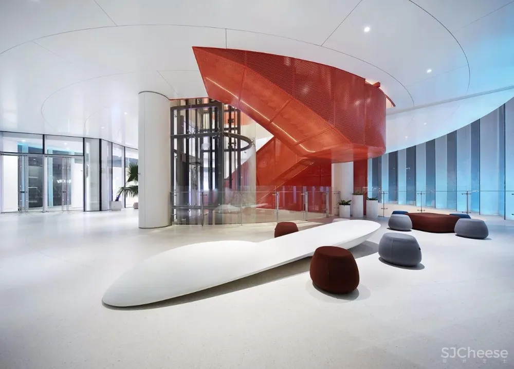 【于强设计&沃屋陈设】2600㎡“汽车主题“的售楼中心,酷爆了