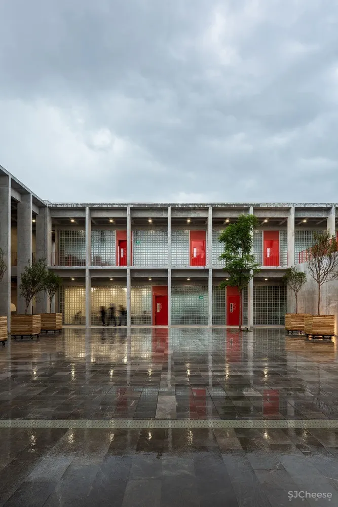 Commercial School Aguascalientes / Centro de Colaboración Arquitectónica + Rodrigo Valenzuela Jerez + Camilo Moreno
