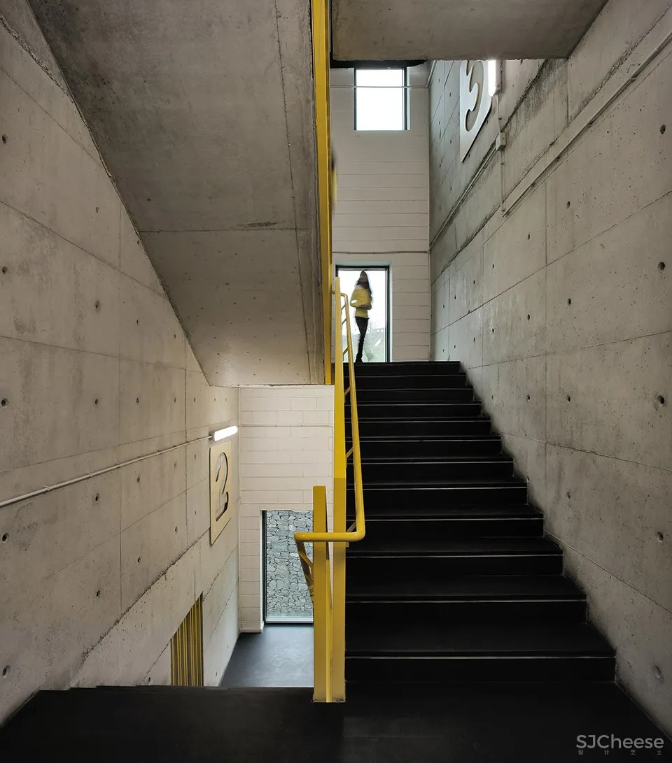 Ayb中学教学楼C座,亚美尼亚 / Storaket Architectural Studio