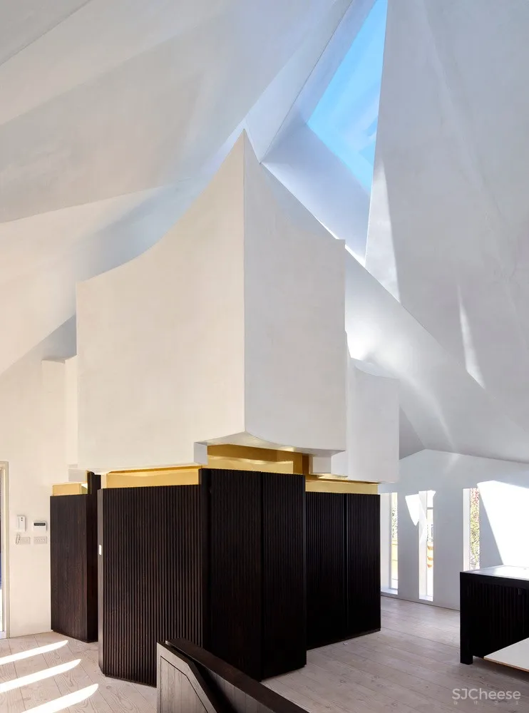 小教堂住宅 “Chapel” /Craftworks