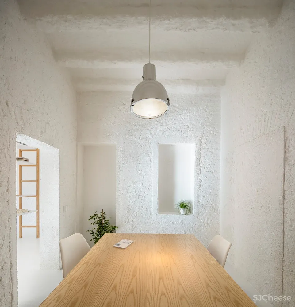 首发 | Roman Izquierdo Bouldstridge:清新明亮木格办公空间