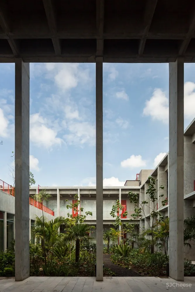 Commercial School Aguascalientes / Centro de Colaboración Arquitectónica + Rodrigo Valenzuela Jerez + Camilo Moreno