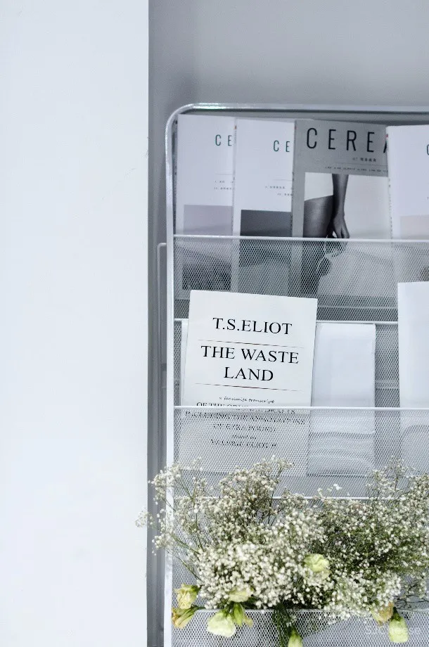 这个蓝色的咖啡馆丨属于大海也属于天空