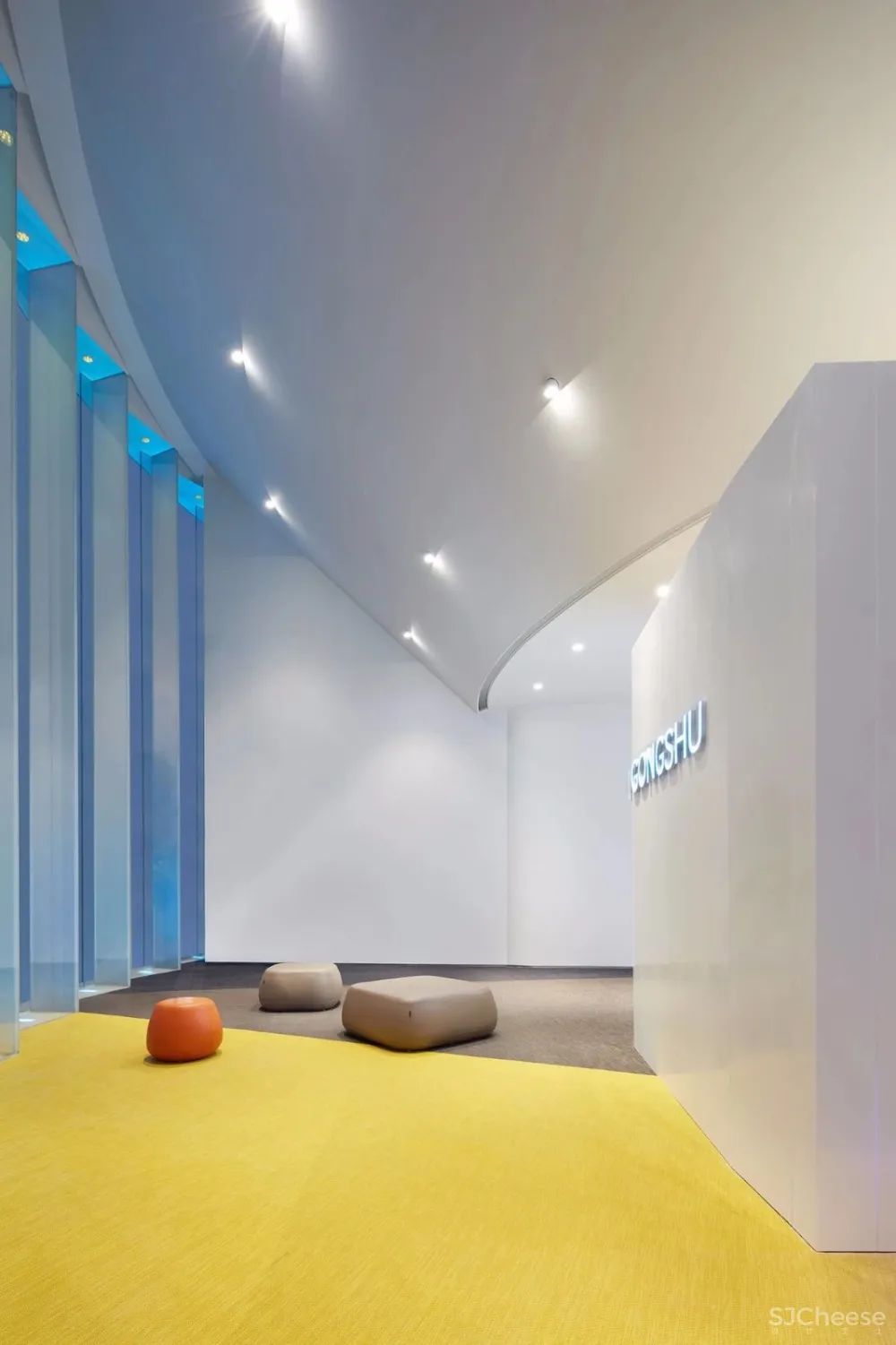 【于强设计&沃屋陈设】2600㎡“汽车主题“的售楼中心,酷爆了