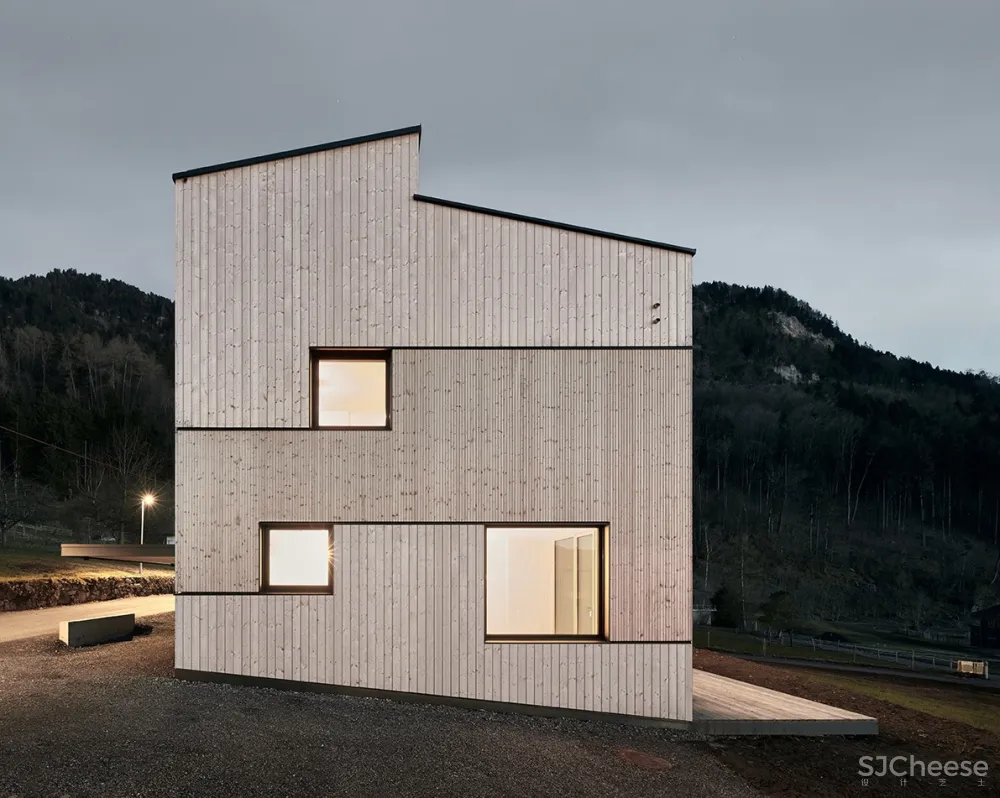 山坡上的半独立式住宅,奥地利 / MWArchitekten