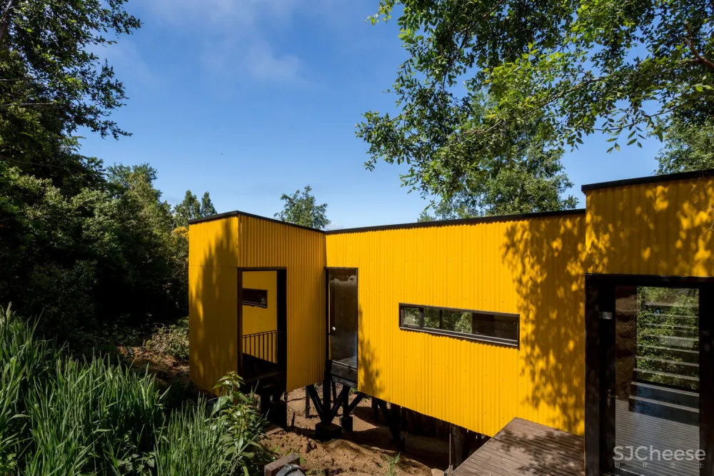 最新 | Alejandro Soffia:黄色屋子