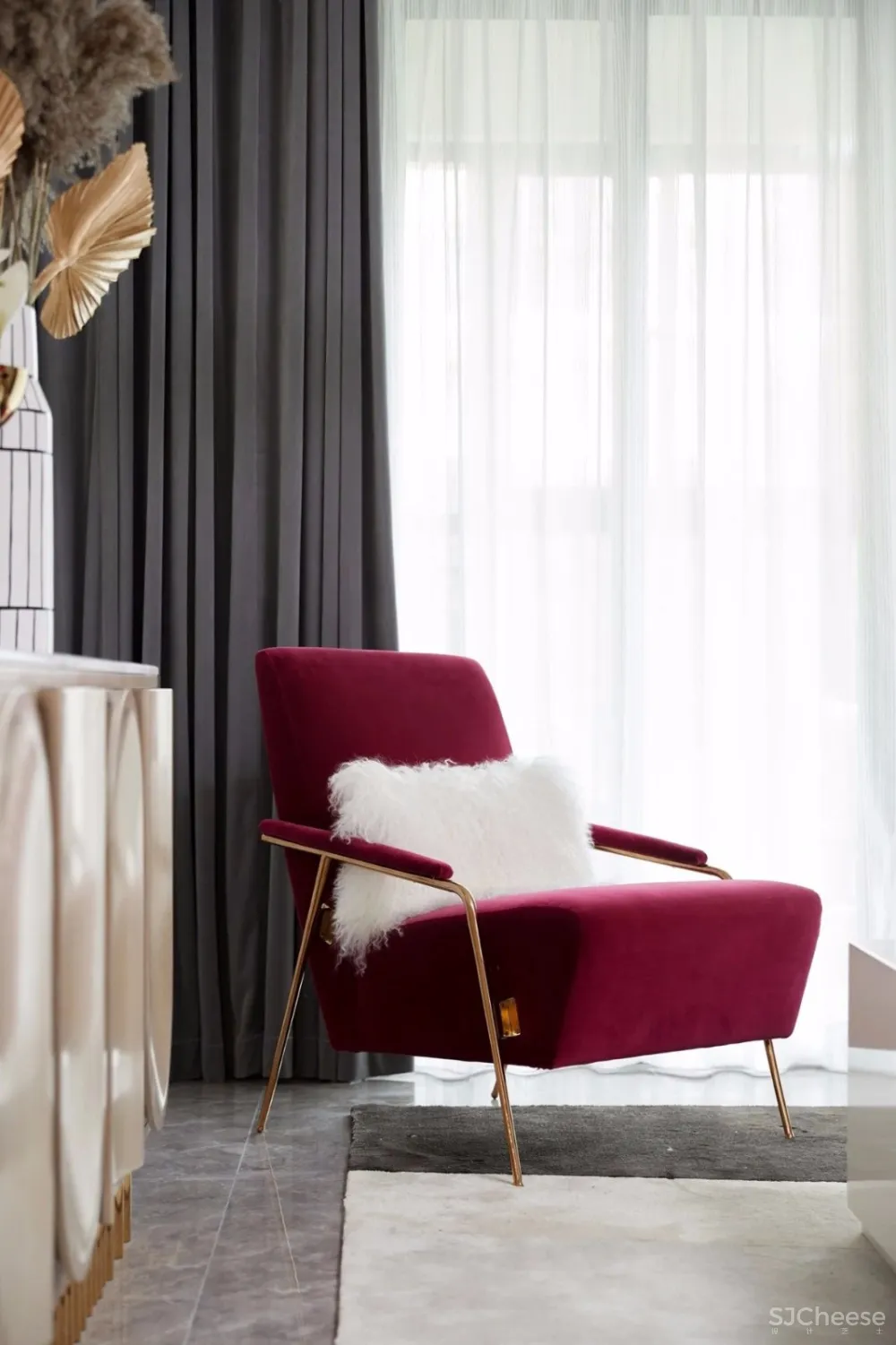 ‘’红梨色‘’点缀的奢丽雅致样板房丨这是一场以取悦自我为主题的视觉盛宴