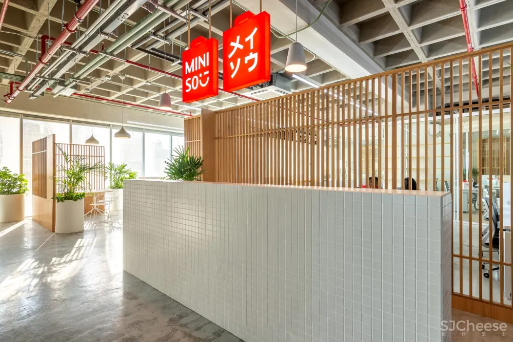 名创优品墨西哥办公空间 / Grupo Lateral Arquitectura y Construcción