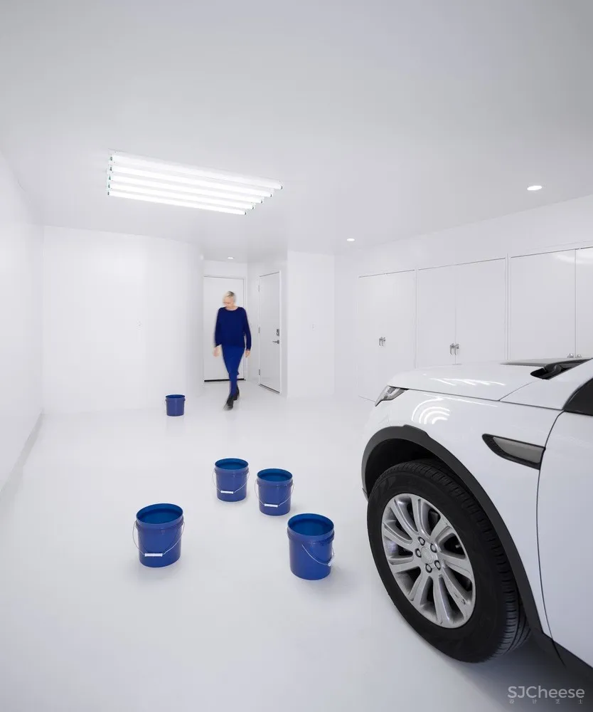 山墙屋顶住宅,美国仅有两座交叉叠层木材住宅之一 / MALL