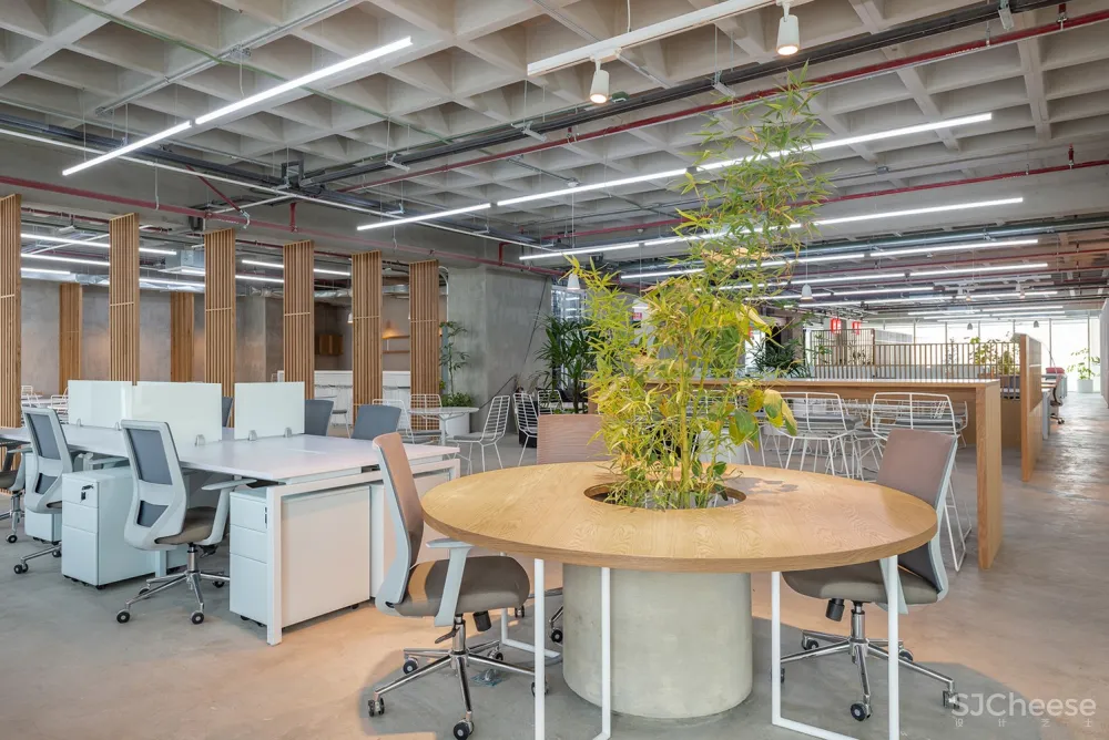 名创优品墨西哥办公空间 / Grupo Lateral Arquitectura y Construcción