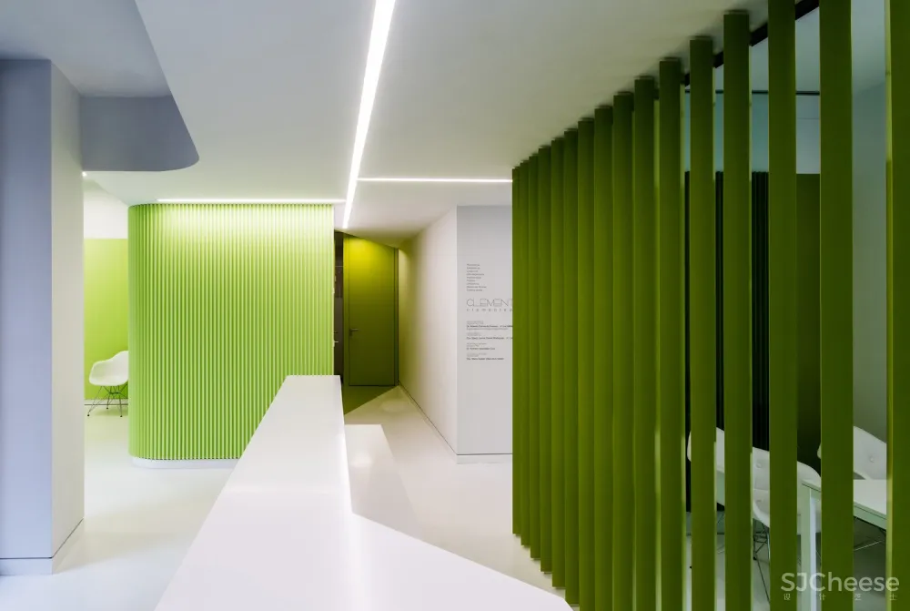 首发 | LANDÍNEZ+REY:马德里明亮绿色牙科诊所