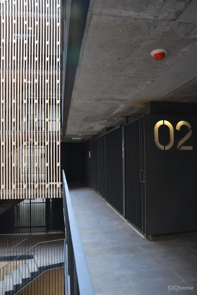 Talhouk + Arquitectos Asociados:智利工业风公寓楼 Echenique 46 Building