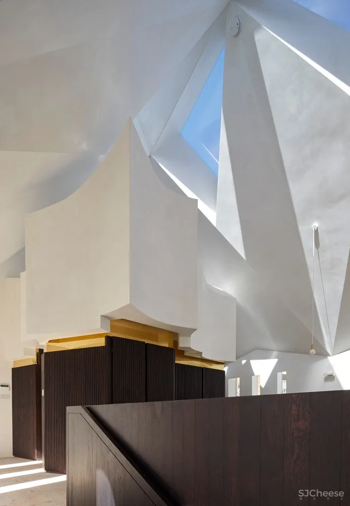 小教堂住宅 “Chapel” /Craftworks