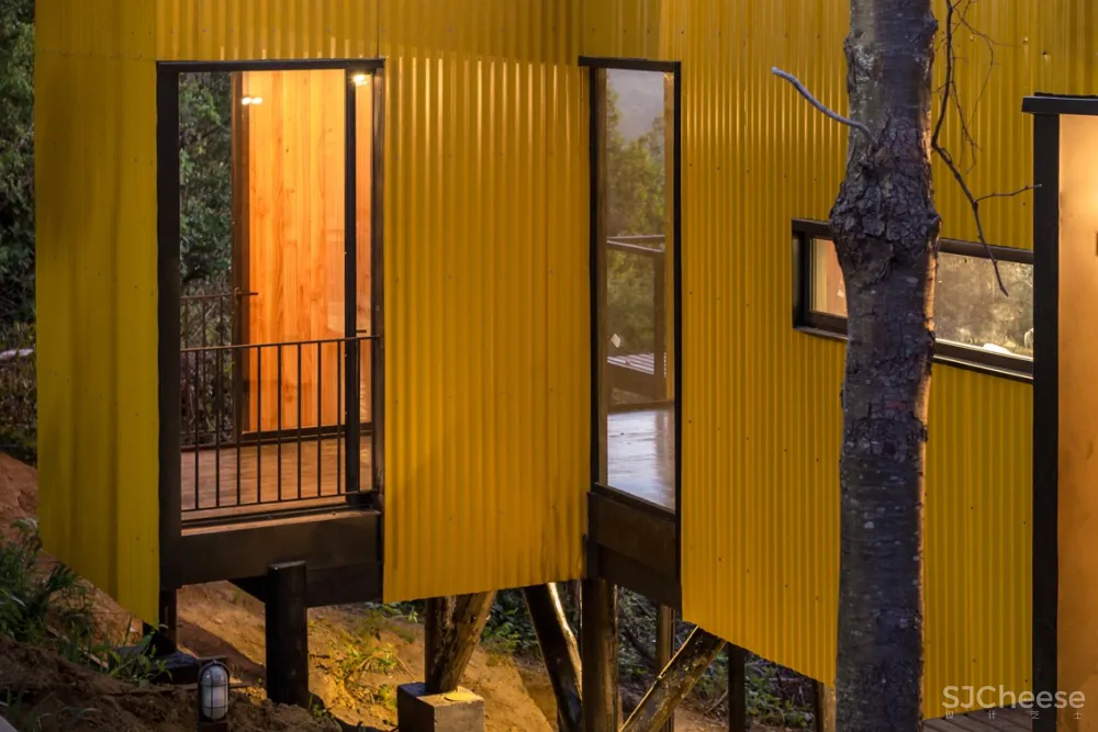 最新 | Alejandro Soffia:黄色屋子