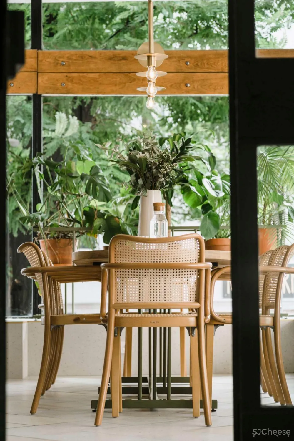 首发 | Wiercinski Studio 现代主义文化复兴新艺术风格:波兰 Yezyce Kuchnia餐厅