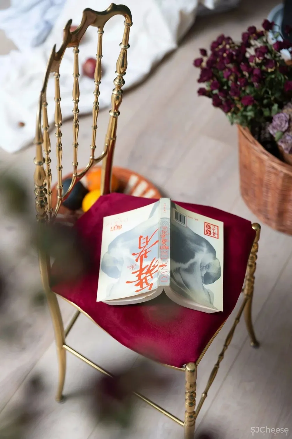 310㎡ 顶层洋房丨在这里养花、聚餐,美极了