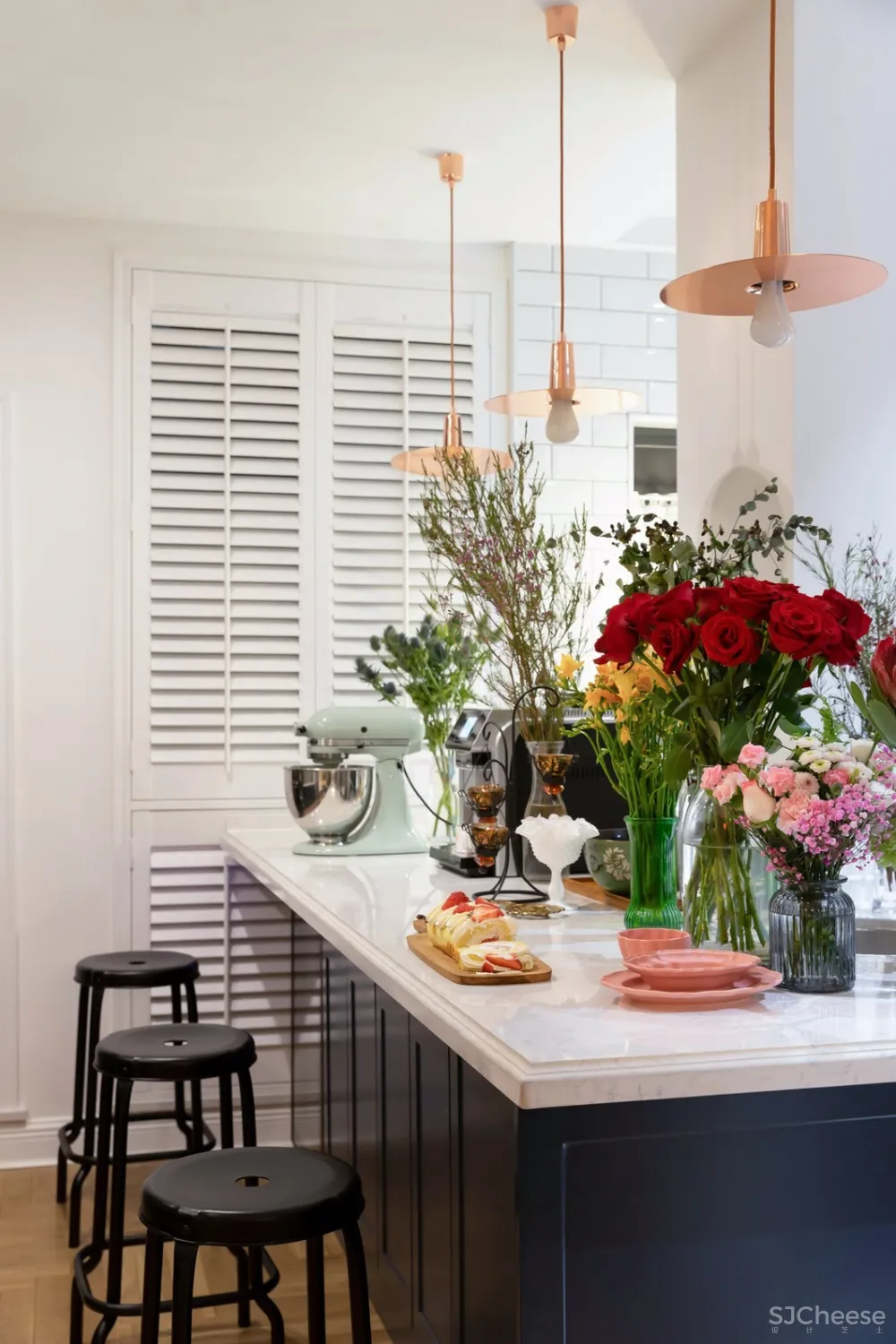 310㎡ 顶层洋房丨在这里养花、聚餐,美极了