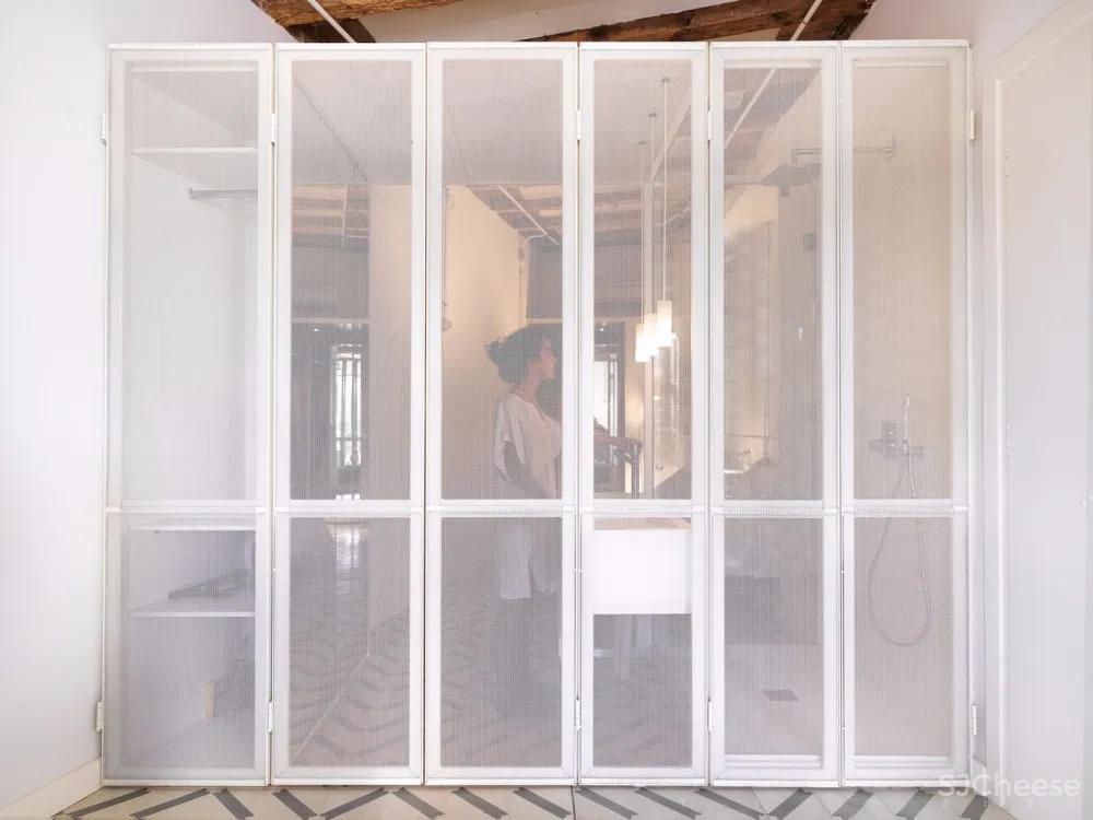 Cometa Architects:The Lightslice,从破旧公寓到阳光漫射居所