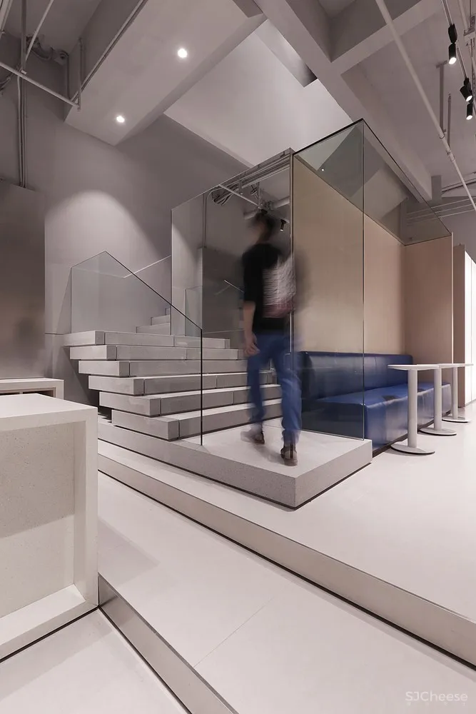 ROUND STUDIO / 渝恩概念室内设计