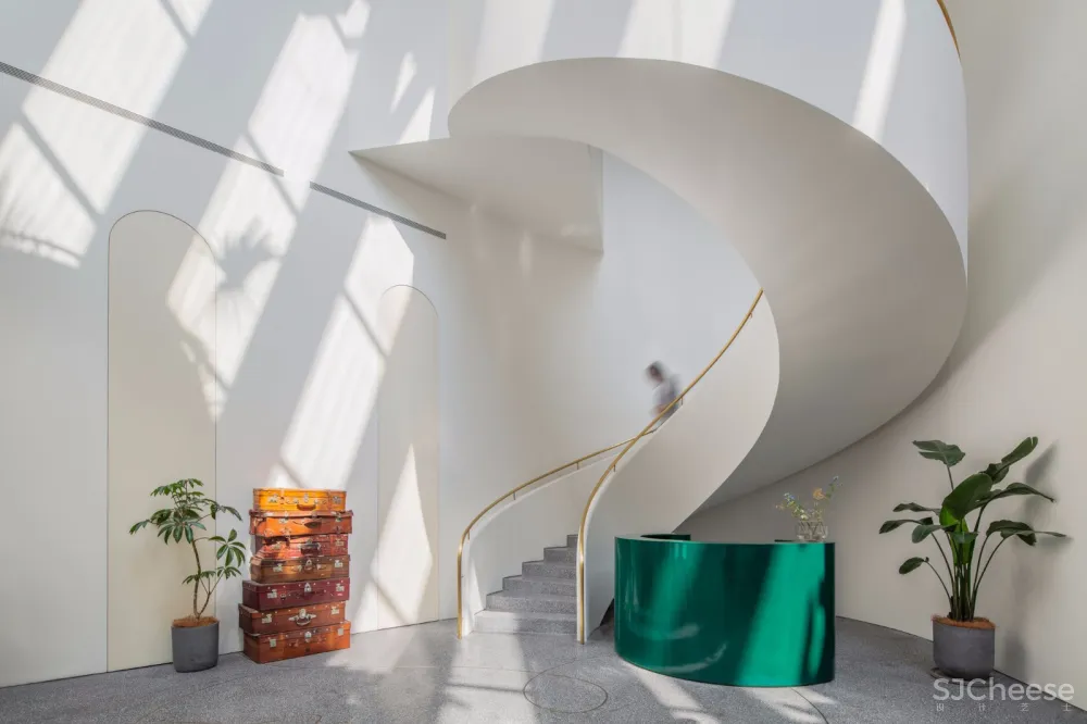 Jaime Hayon新作 | 西安Fritz Hansen,营造“神庙般”的美感