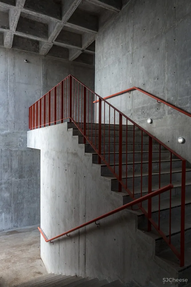 Commercial School Aguascalientes / Centro de Colaboración Arquitectónica + Rodrigo Valenzuela Jerez + Camilo Moreno