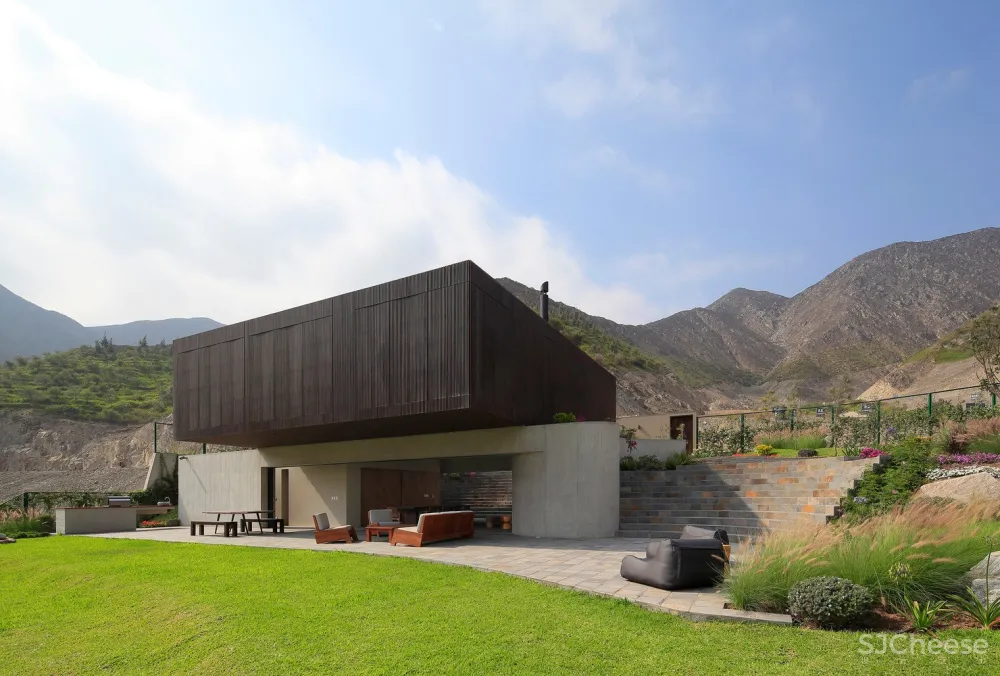 木盒之下 / Martin Dulanto Arquitecto