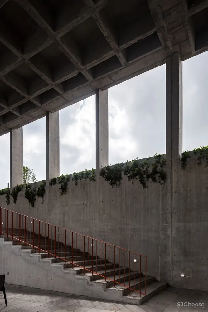 Commercial School Aguascalientes / Centro de Colaboración Arquitectónica + Rodrigo Valenzuela Jerez + Camilo Moreno