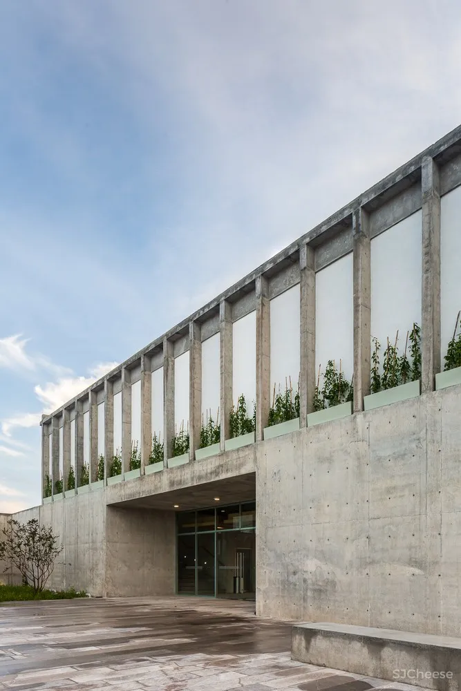 Commercial School Aguascalientes / Centro de Colaboración Arquitectónica + Rodrigo Valenzuela Jerez + Camilo Moreno
