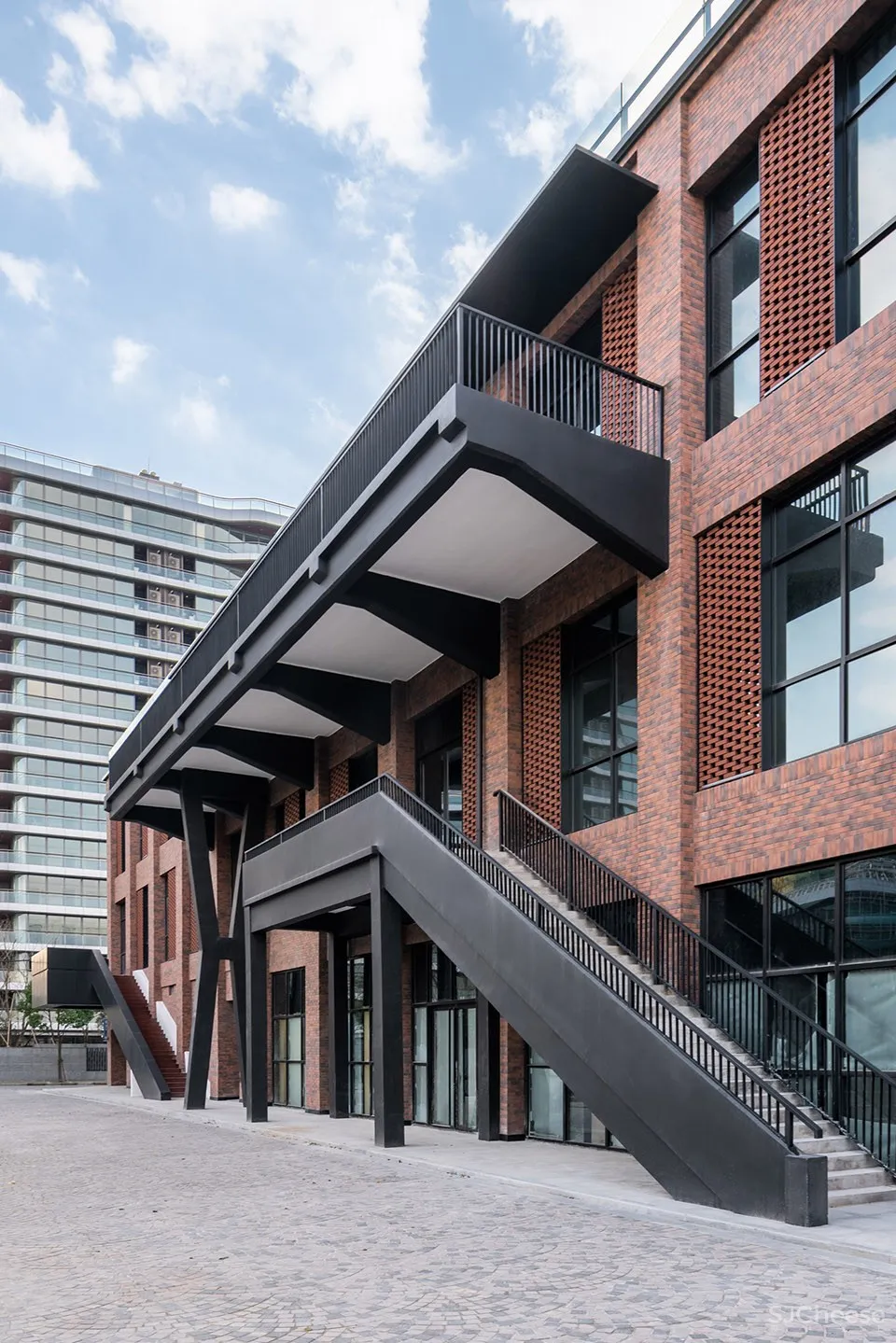 上海滨江道办公楼 / HPP Architects