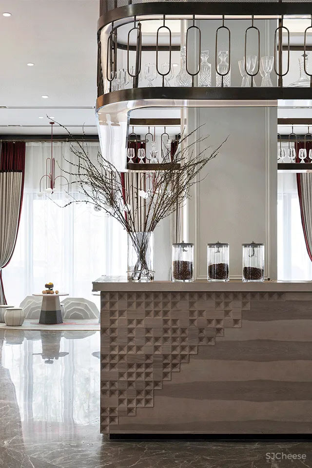 以“下午茶”为氛围主题丨营造出古典英伦风与现代摩登感交织共映的售楼空间