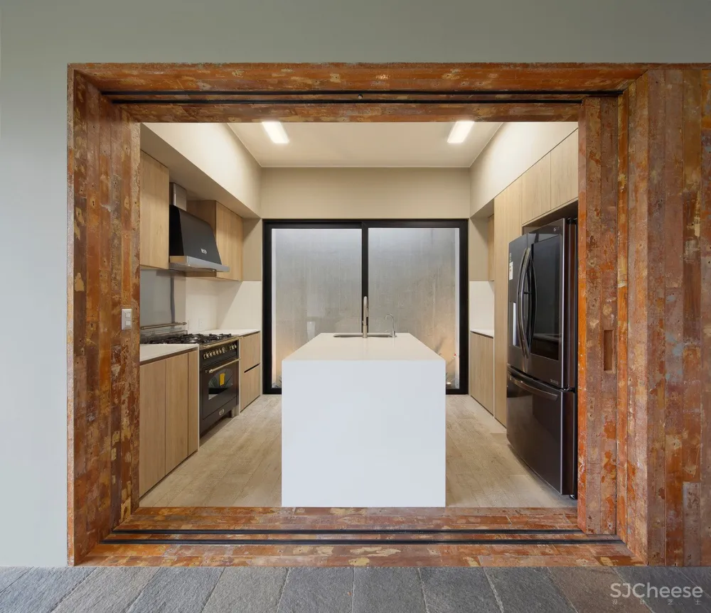 木盒之下 / Martin Dulanto Arquitecto