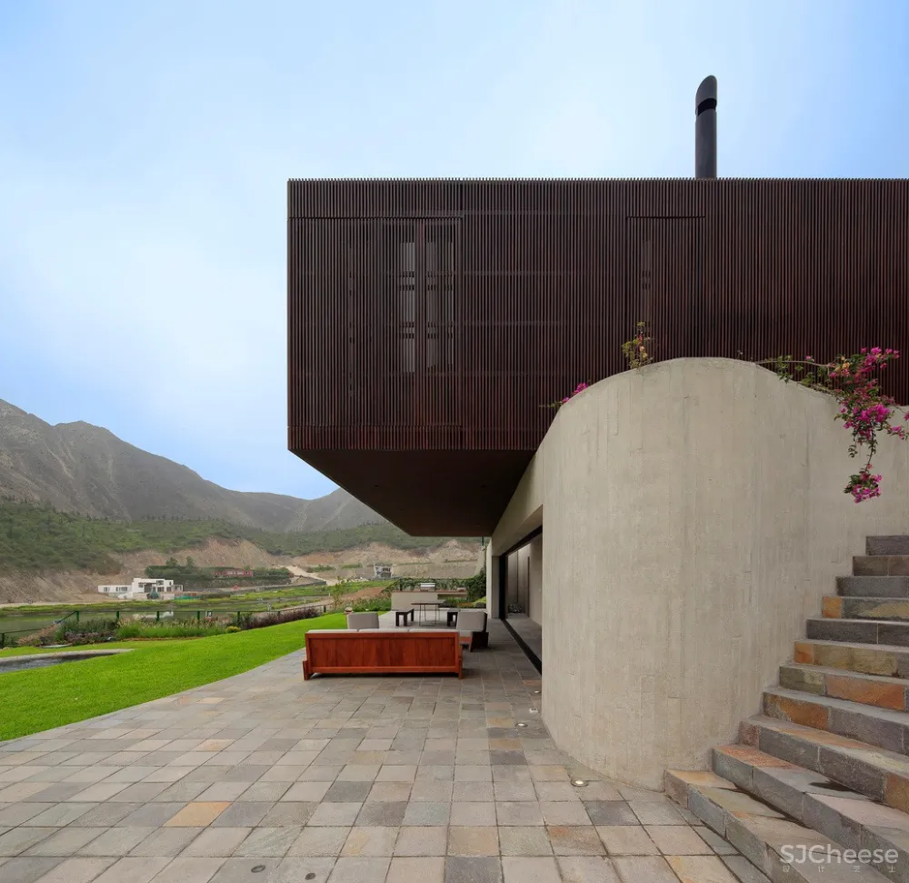 木盒之下 / Martin Dulanto Arquitecto