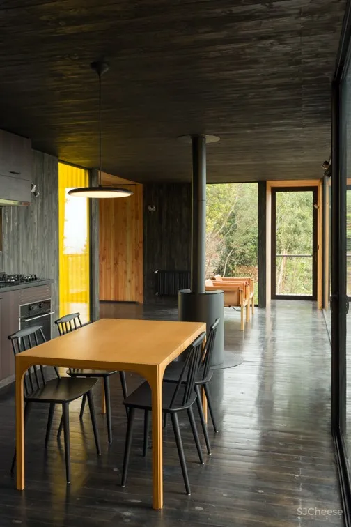 最新 | Alejandro Soffia:黄色屋子