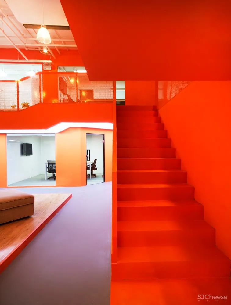 彩色盒子办公空间 / hyperSity