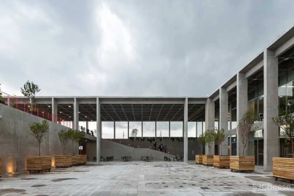 Commercial School Aguascalientes / Centro de Colaboración Arquitectónica + Rodrigo Valenzuela Jerez + Camilo Moreno