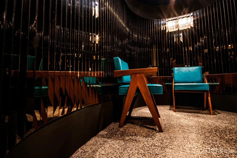 “过时的”混凝土泰国餐厅 / Lump