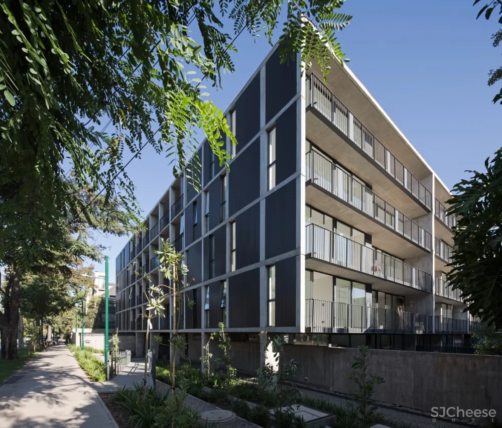 Talhouk + Arquitectos Asociados:智利工业风公寓楼 Echenique 46 Building