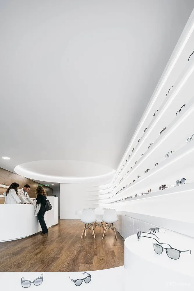首发 | Tsou Arquitectos:明亮线条眼镜店 Optical Pitaes