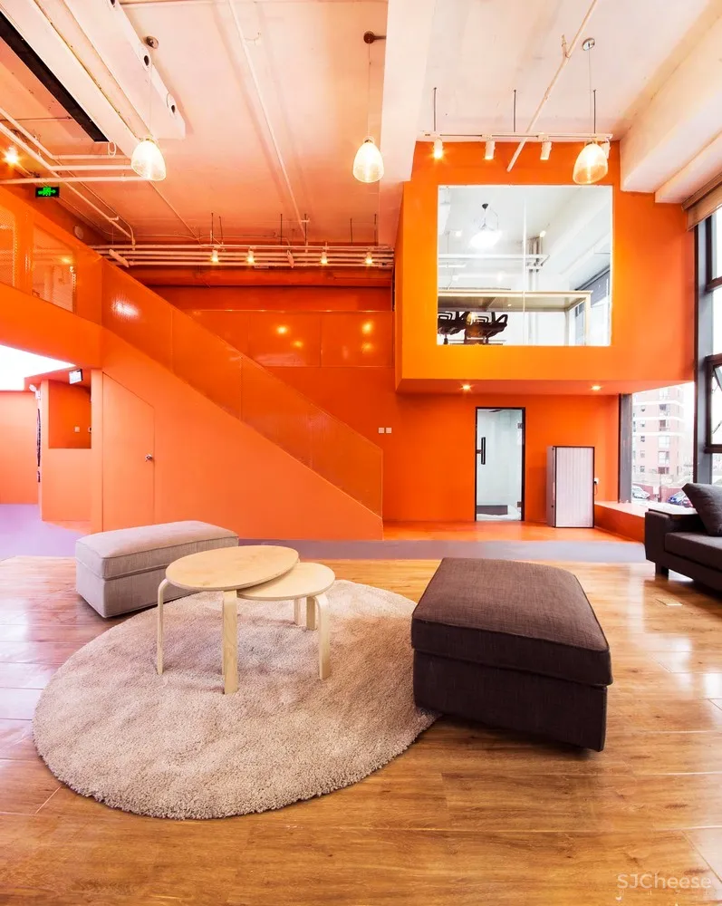 彩色盒子办公空间 / hyperSity